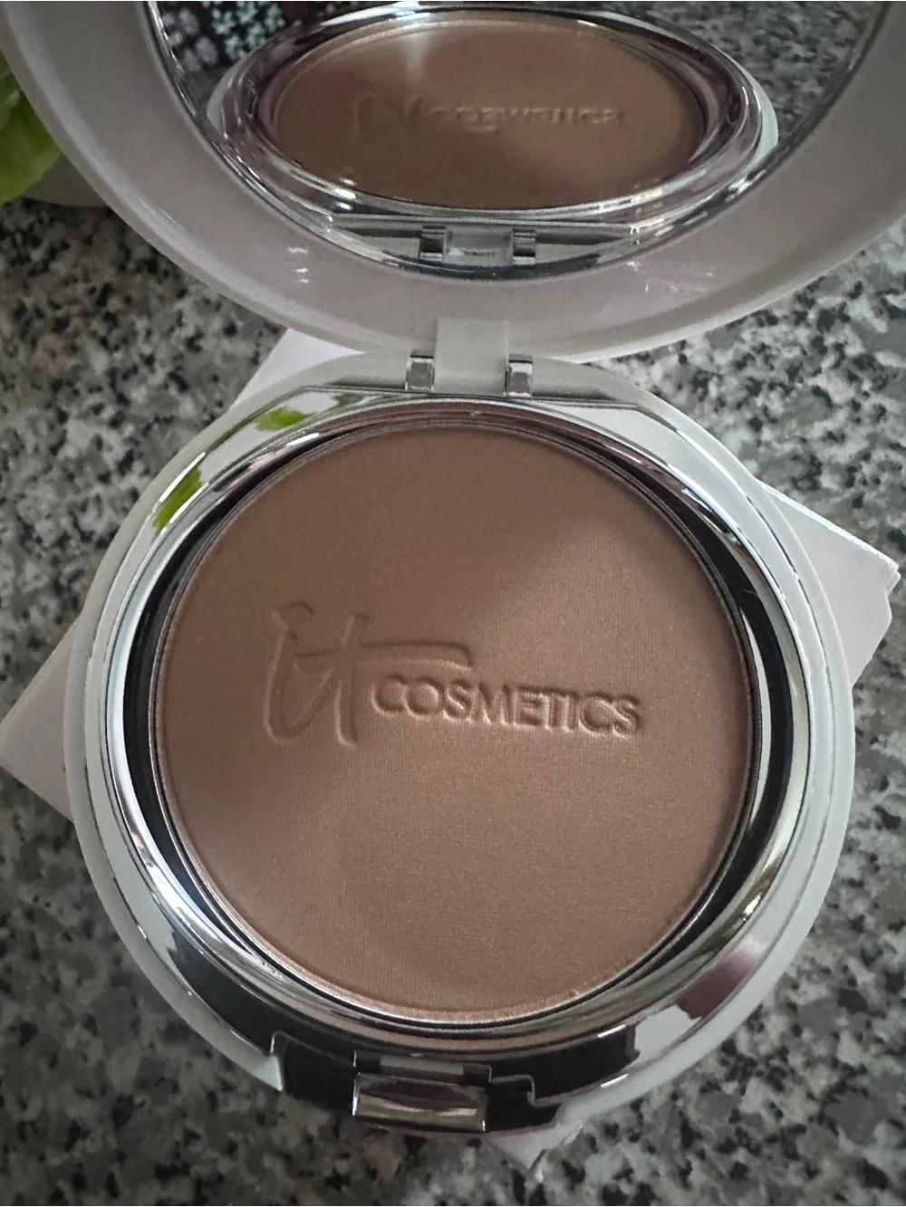 it cosmetics Celebration Foundation - Shade: Rich  {NIB}